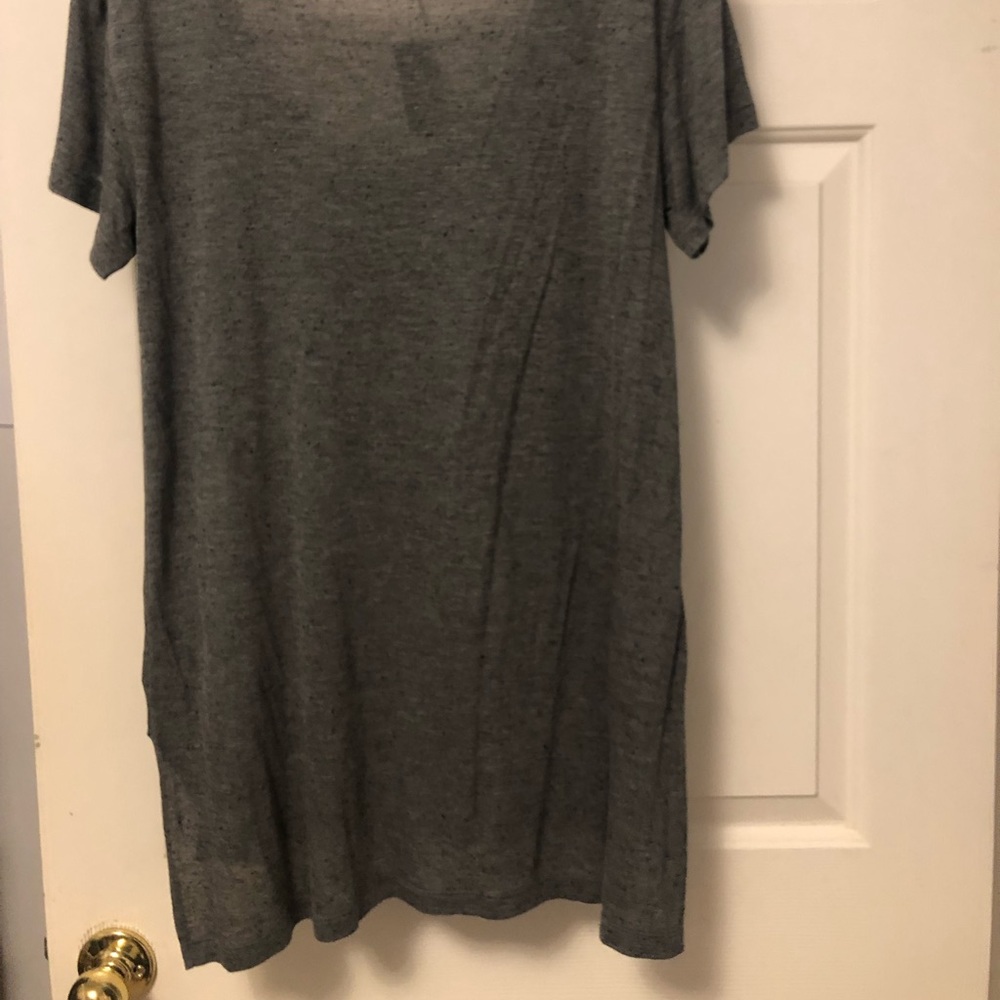 Express gray hi/ low textured T-shirt - Picture 3 of 4
